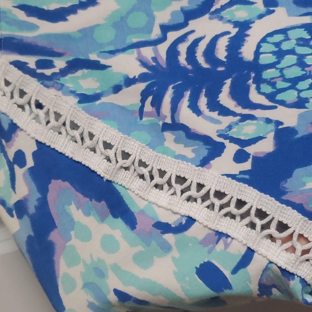 Lilly Pulitzer Pineapple Print Top in Women's  EUC - Picture 4 of 6
